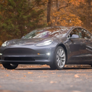 特斯拉召回部分进口Model 3电动汽车，存多项安全隐患