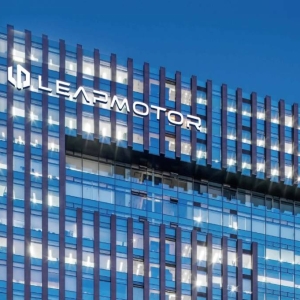 零跑汽车2025年全年交付59.66万台，同比增长103% 朱江明：2026冲击百万销量